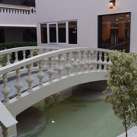Athena Hotel Tiruvannāmalai Buitenkant foto